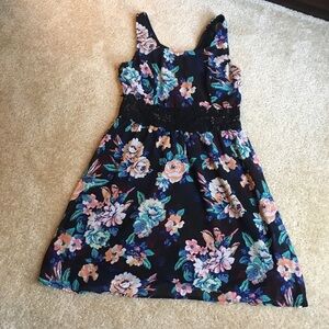 NWOT Xhiliration floral midi dress w/ lace detail